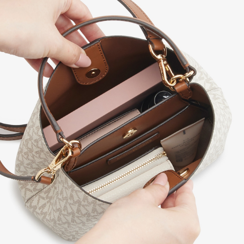 MICHAEL KORS OUTLET – Pratt Bucket Crossbody Small - MK Signature